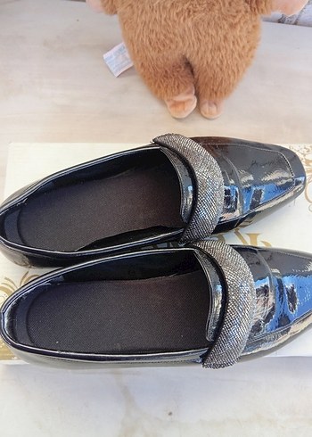 Siyah Yılan Desenli Tokalı Kadın Babet - Görsel 3