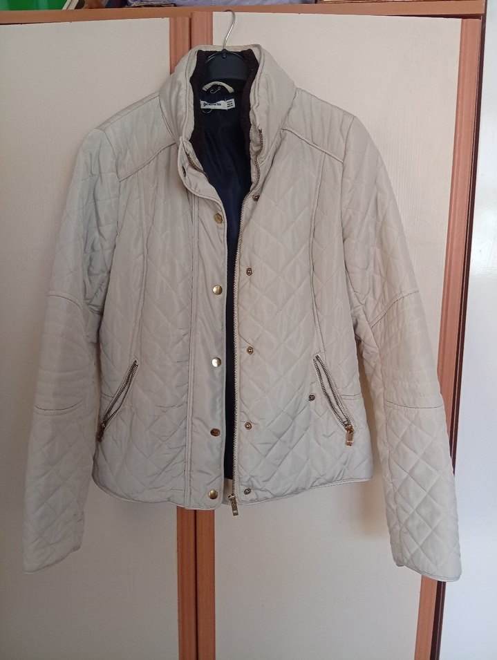 Bej Düğmeli Kısa Kadın Mont - Görsel 2