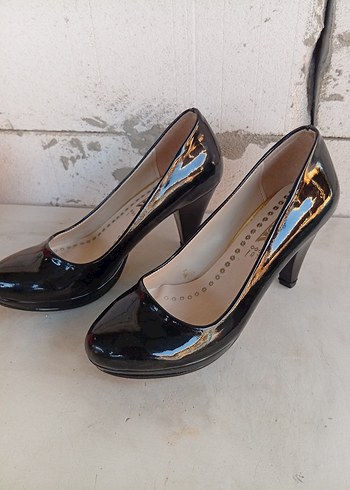 Siyah Parlak Yılan Desenli Stiletto