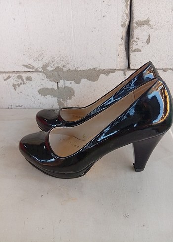 Zara Siyah Parlak Yılan Desenli Stiletto