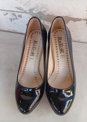 36 Beden Siyah Parlak Yılan Desenli Stiletto