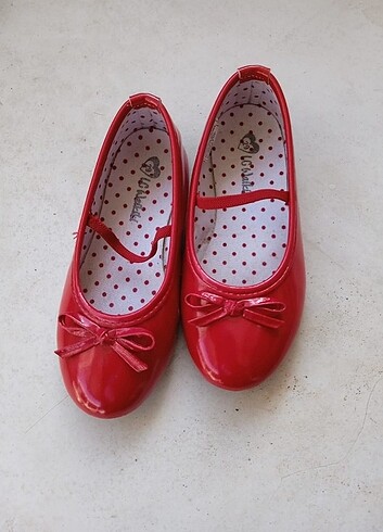 Kırmızı kız çocuk ayakkabısı