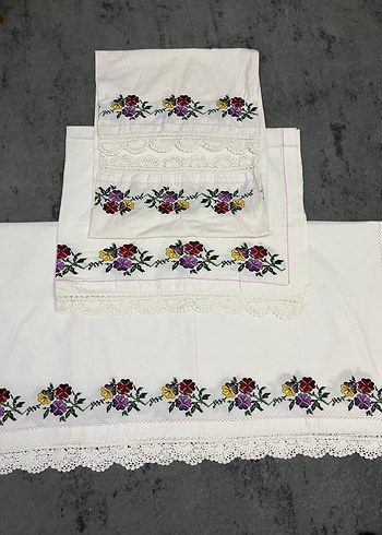 Nakışlı Beyaz Karyola Örtüsü Seti
