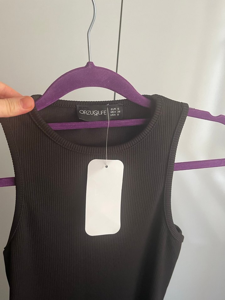 Siyah Uzun Kolsuz Yüksek Yakalı Elbise - Görsel 3