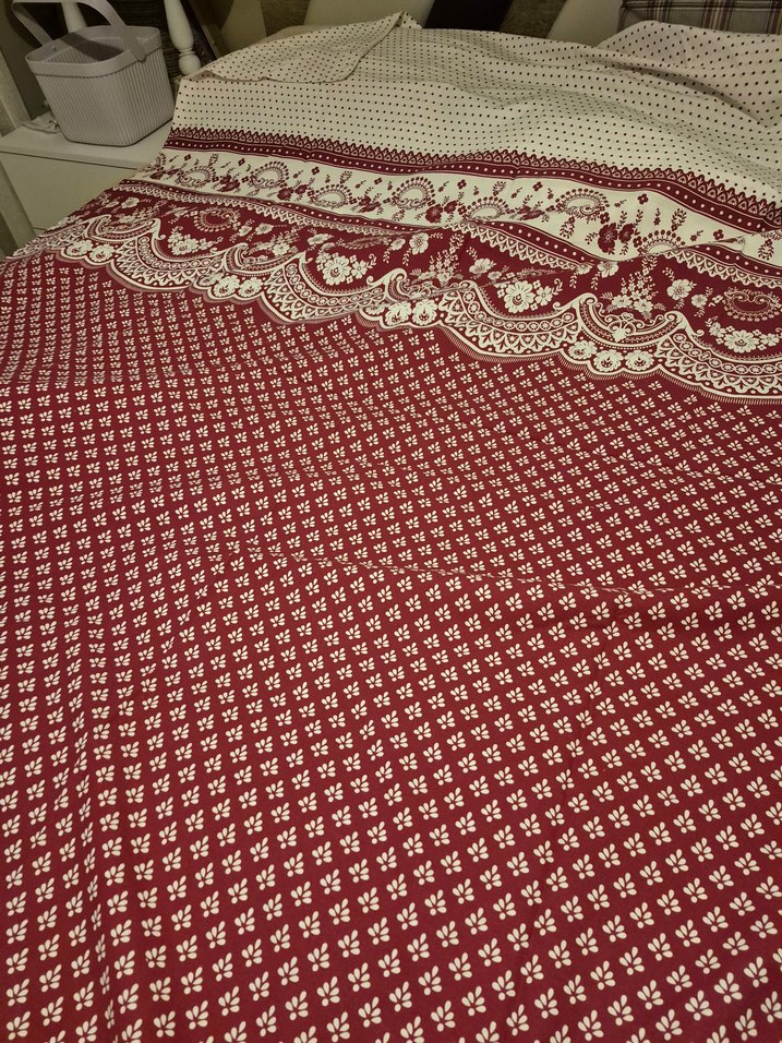 Bordo Desenli Yatak Örtüsü - Görsel 2