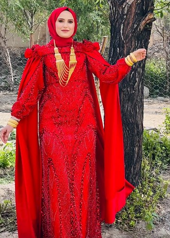 Uzun Kırmızı İşlemeli Tesettür Abiye