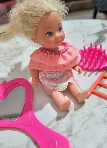 Kız çocuklarımızın severek oynadığı barbi bebek minik Fatoş bebe