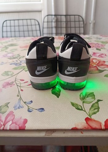 Nike Erkek Çocuk Beyaz Siyah Spor Ayakkabı - Görsel 4