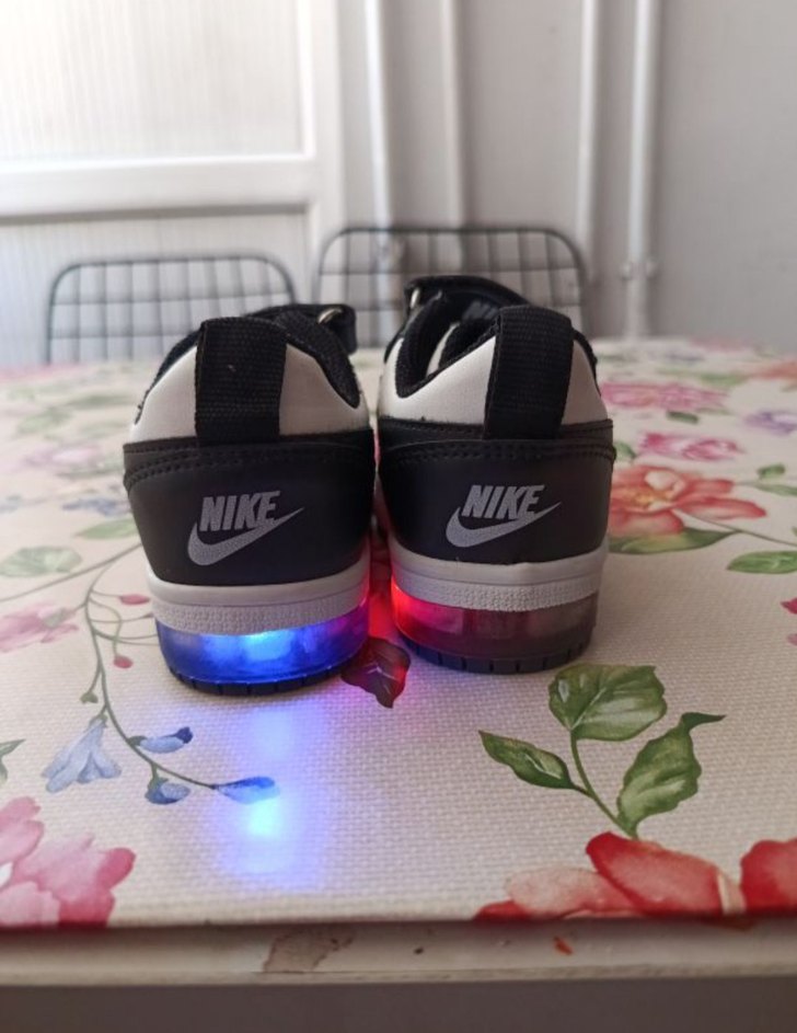 Nike Erkek Çocuk Beyaz Siyah Spor Ayakkabı - Görsel 5