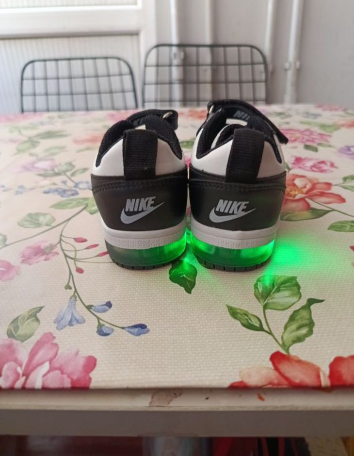 Nike Erkek Çocuk Beyaz Siyah Spor Ayakkabı - Görsel 4