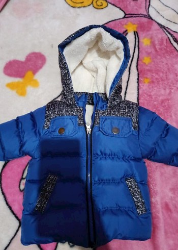 Erkek Çocuk Mavi Kapüşonlu Kürklü Mont - Görsel 2