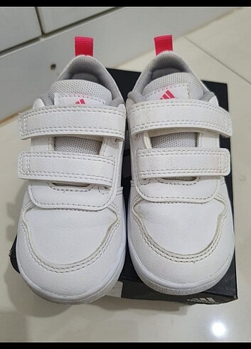 21 Beden beyaz Renk Adidas bebek ayakkabısı 