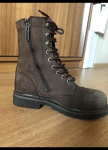 Harley Davidson Bot rahat temiz
