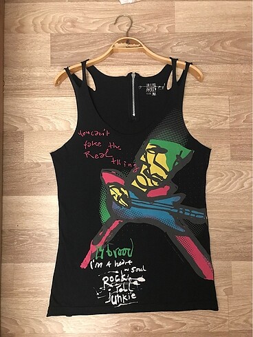 Siyah Kolsuz Tshirt