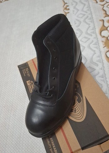 Siyah Erkek  Bot - Görsel 3