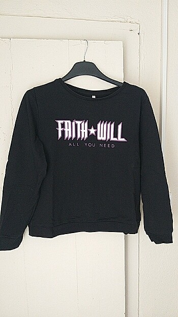 Siyah yazılı sweatshirt 