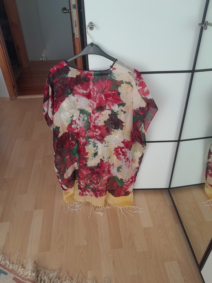 Çiçek Desenli V Yakalı Kadın pareo - Görsel 2