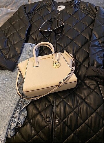 Zara Mont