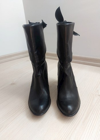 Siyah Deri Tokalı Stiletto Topuklu Bot