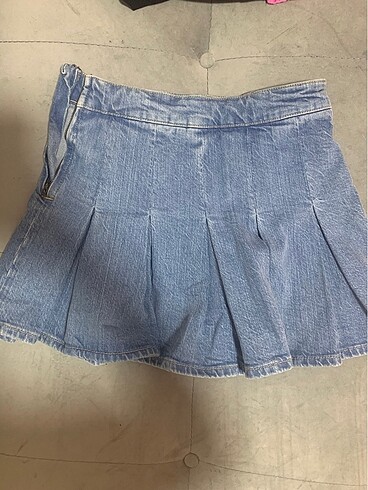 Pull and Bear Pull bear kot likralı pileli etek small ile uyumlu