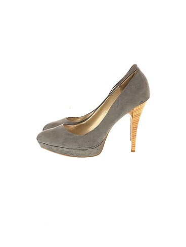 Zara Stiletto %70 İndirimli.