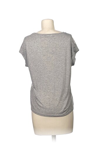 m Beden Only T-shirt %70 İndirimli.