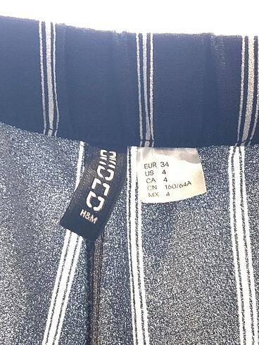 34 Beden siyah Renk H&M Kumaş Pantolon %70 İndirimli.