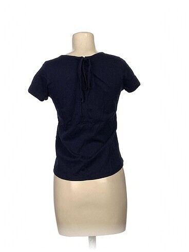 m Beden PreLoved T-shirt %70 İndirimli.