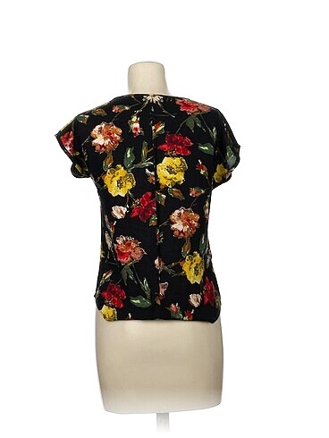 s Beden PreLoved T-shirt %70 İndirimli.