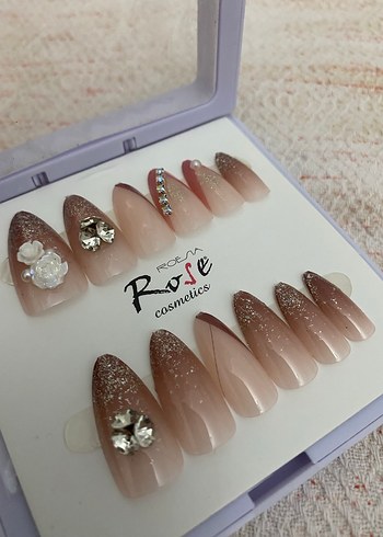 Bej Renkli Parlak Tırnak Süslemeleri - Görsel 2
