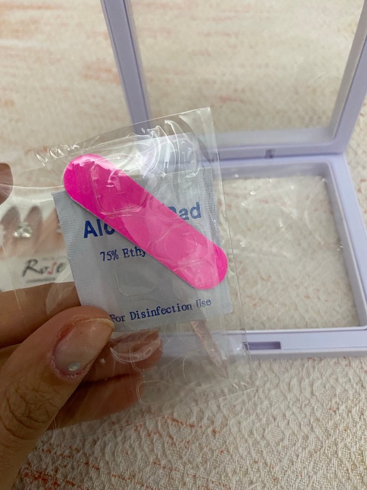 Bej Renkli Parlak Tırnak Süslemeleri - Görsel 4