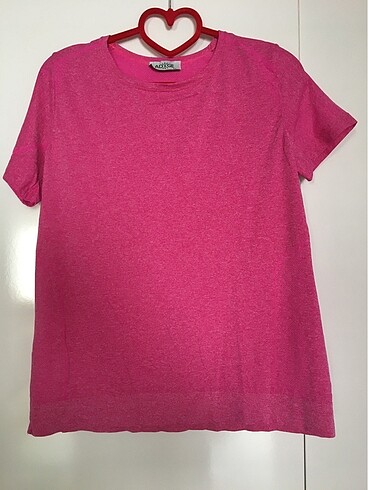 Pembe tişört