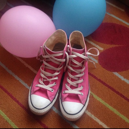 PEMBE CONVERSE