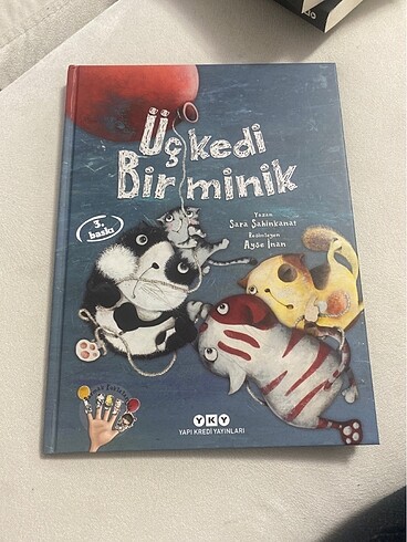 üç kedi bir minik