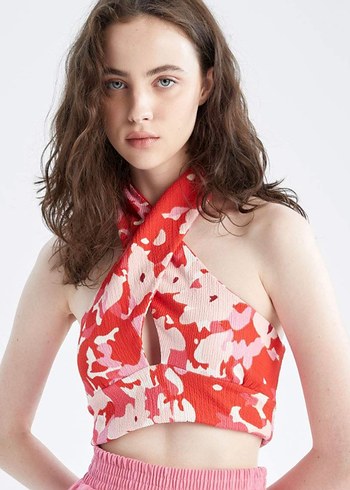 Boyundan Bağlamalı Kırmızı Drapeli V Yakalı Crop Top