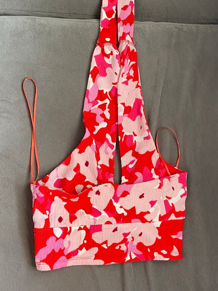 Boyundan Bağlamalı Kırmızı Drapeli V Yakalı Crop Top - Görsel 3