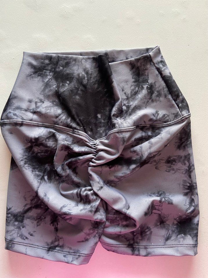 Kadın Gri Batik Desenli Yüksek Bel Büzgülü Şort - Görsel 2