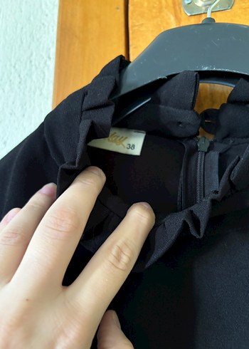 Zara kolları desenli şık siyah elbise