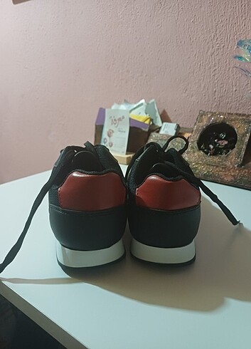 Diğer Siyah beyaz şeritli çocuk spor ayakkabı
