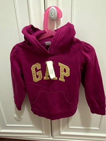 GAP sweatshirt