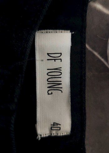 40 Beden Nakışlı Siyah Mini Denim Şort