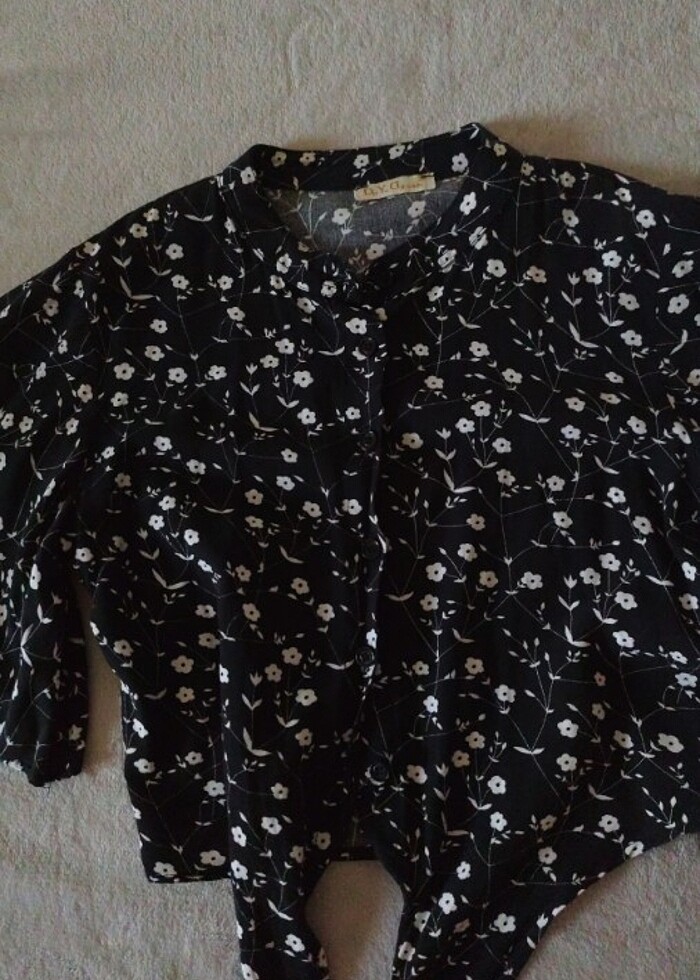 Çiçekli Gömlek - Görsel 2