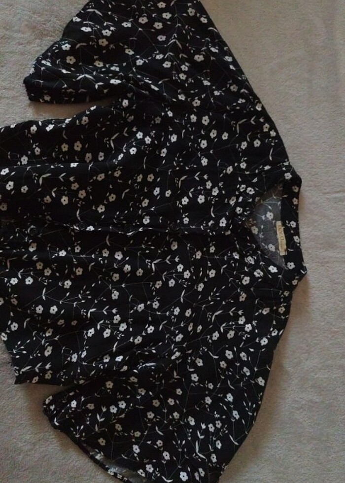 Çiçekli Gömlek - Görsel 3