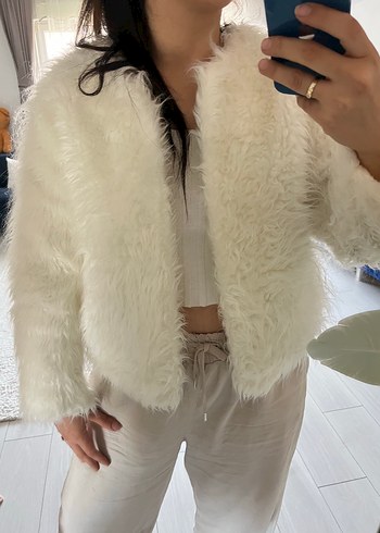 Bershka Beyaz Suni Kürk Detaylı Kadın Ceket