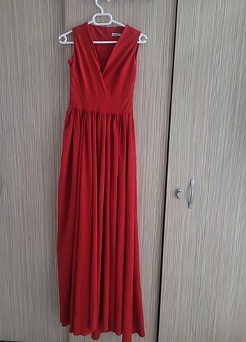 Kırmızı Uzun Elbise 