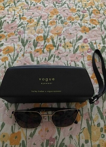 Vogue VOGUE ORİJİNAL MARKA GÜNEŞ GÖZLÜĞÜ