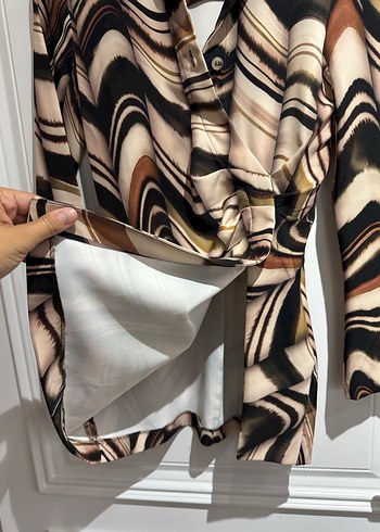 Kahverengi Piliseli V Yaka Mini Kadın Gömlek - Görsel 4