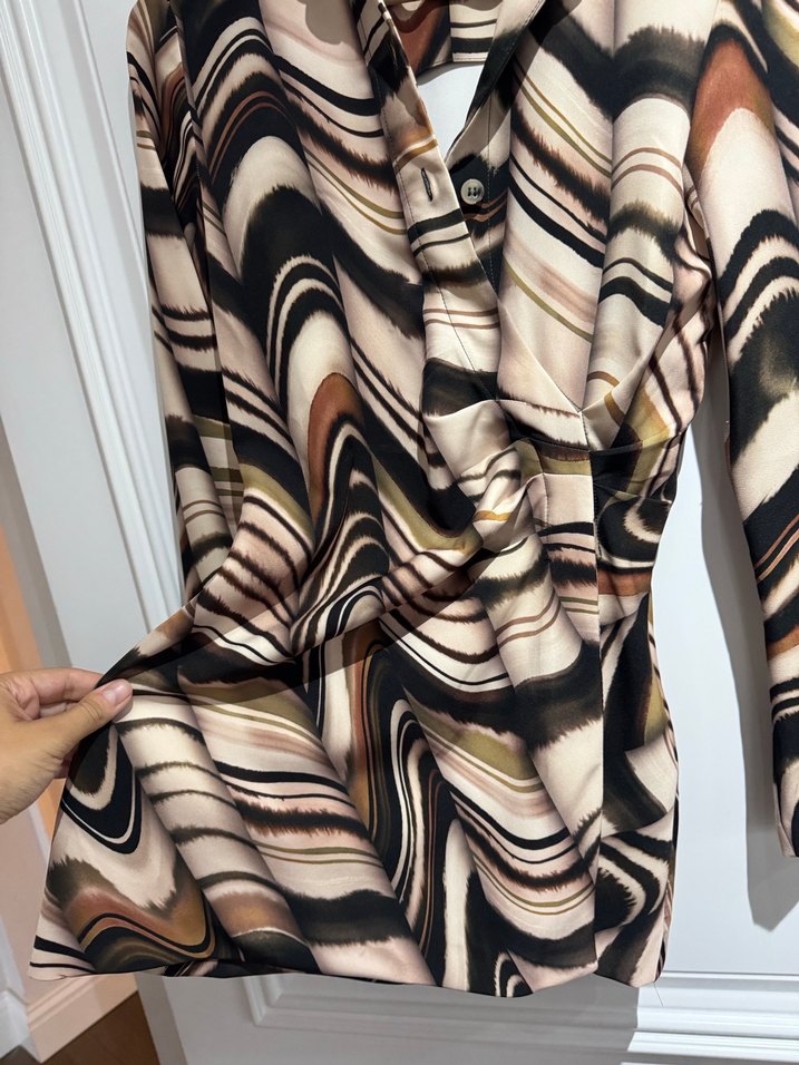 Kahverengi Piliseli V Yaka Mini Kadın Gömlek - Görsel 3