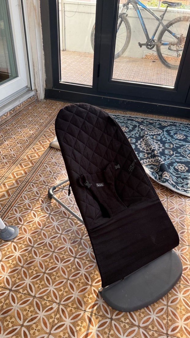 Siyah Bebek ana kucağı - Görsel 2