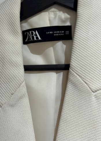 Zara Beyaz Düğmeli Kadın Blazer Ceket
